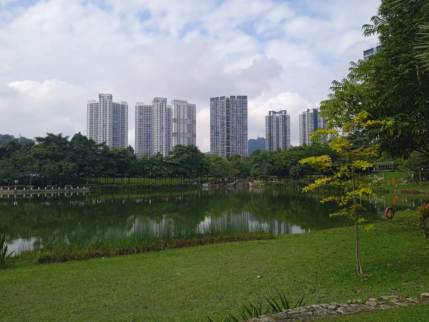 Lake and residences in Desa ParkCity