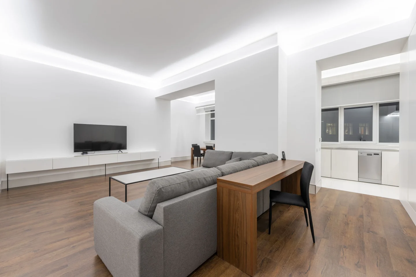 A well-kept living and dining area (illustrative)